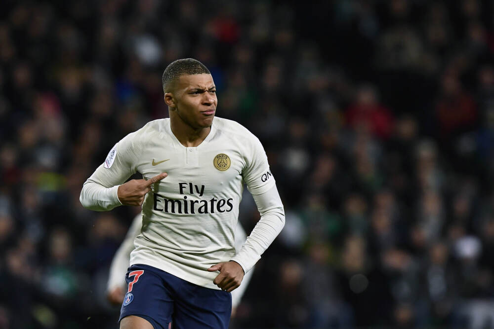 都体：网球运动员穆塞蒂探班尤文训练基地，他是尤文的铁杆球迷